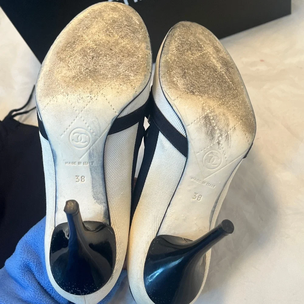 Chanel Interlocking CC High Heel Pumps - Picture 10 of 14